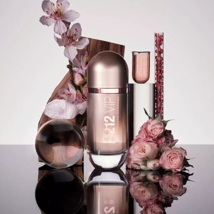 Perfume Carolina Herrera 212 Vip Rosé Mujer 80 ml